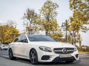 Xe Mercedes Benz E300 AMG 2020
