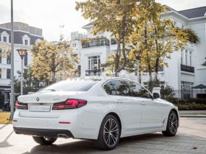 Xe BMW 520i 2023