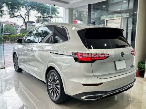 Xe Volkswagen Viloran Luxury 2024