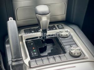 Xe Toyota Land Cruiser 4.6 V8 2019