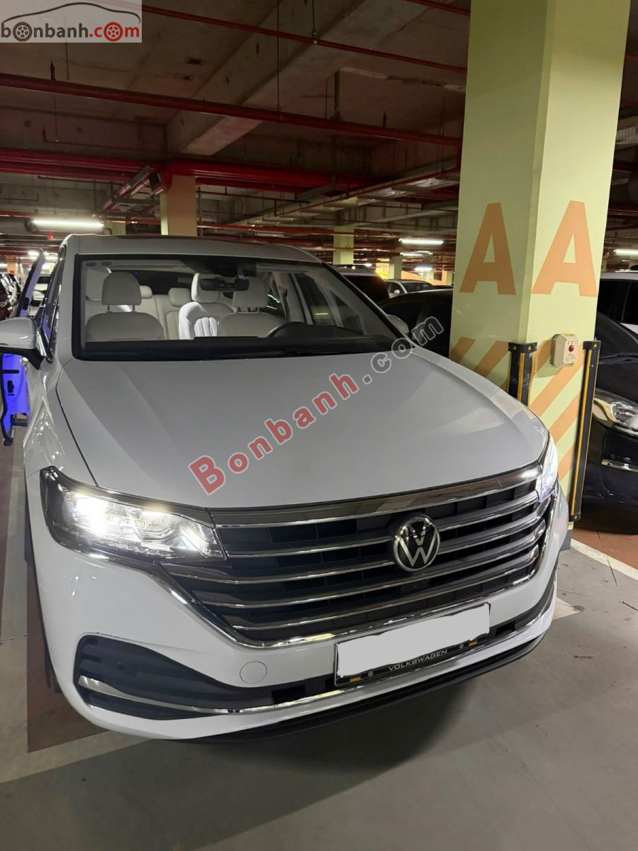 Volkswagen Viloran Premium