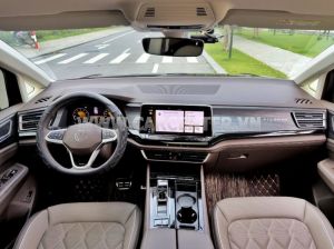 Xe Volkswagen Viloran Luxury 2025